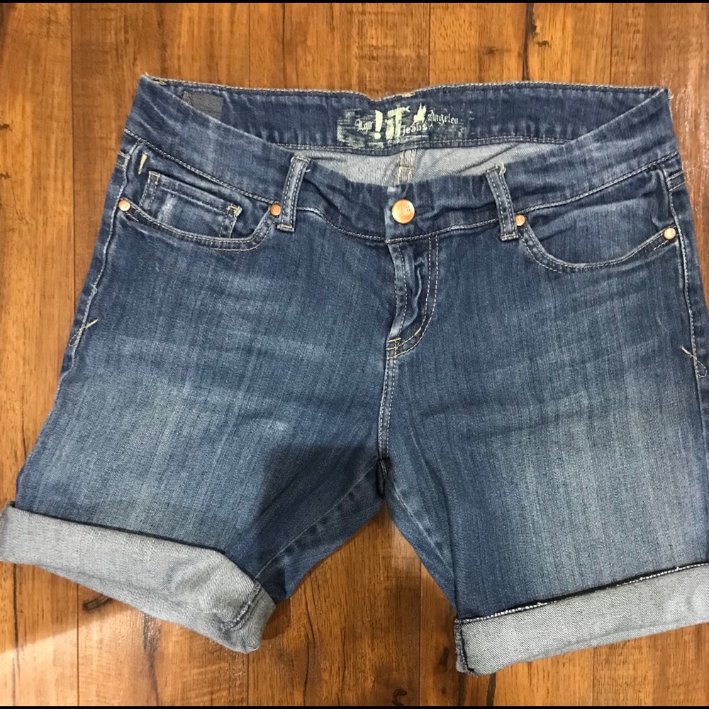 IT Jean Shorts Distressed Wash Size 31